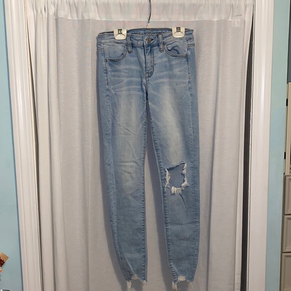 Light wash ripped skinny jeans